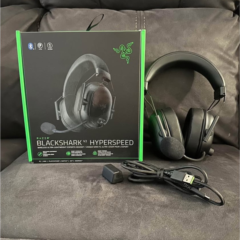 Razer BlackShark V2 Hyperspeed Wireless Headset - Black and Green
